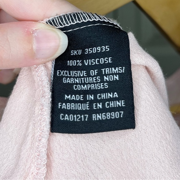 Le Château Pastel Pink Flowy Blouse Fitted with Beautiful Sleeves - Picture 4 of 5